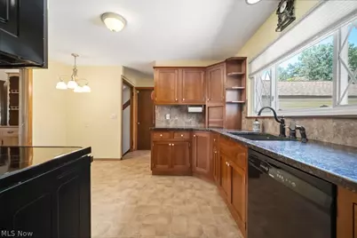 7988 Wright Road, Grandview Heights, OH 44147 - Photo 15