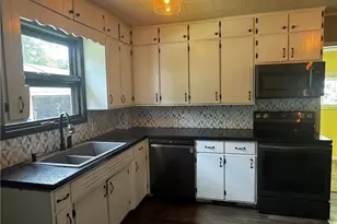 976 N Main St, Killbuck, OH 44637 - Photo 9
