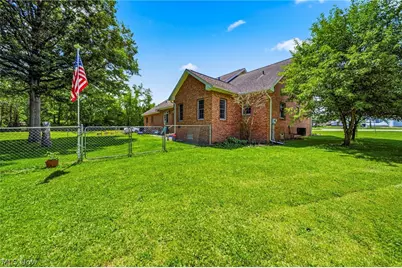 10401 Darrow Road, Vermilion, OH 44089 - Photo 33