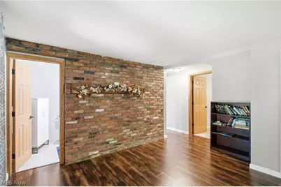 8870 N Spring Valley Park Drive, Chagrin Falls, OH 44023 - Photo 13