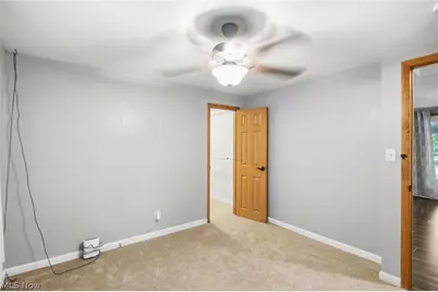 8870 N Spring Valley Park Drive, Chagrin Falls, OH 44023 - Photo 17