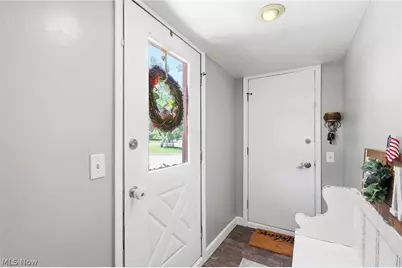 8870 N Spring Valley Park Drive, Chagrin Falls, OH 44023 - Photo 7