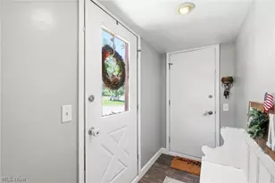 8870 N Spring Valley Park Dr, Chagrin Falls, OH 44023 - Photo 7