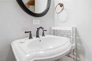 8870 N Spring Valley Park Dr, Chagrin Falls, OH 44023 - Photo 15