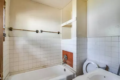 1932 Manchester Road, Akron, OH 44314 - Photo 11
