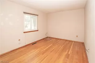 942 Eldorado Dr, Akron, OH 44319 - Photo 13
