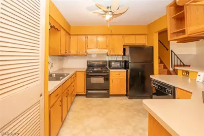942 El Dorado Drive, Akron, OH 44319 - Photo 9