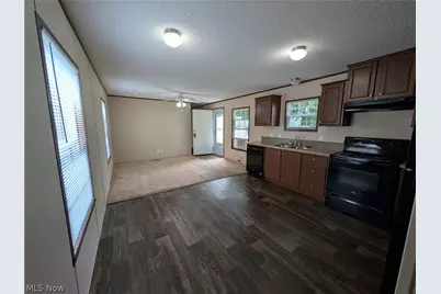 240 Cherry Bottom Glen, Elyria, OH 44035 - Photo 3
