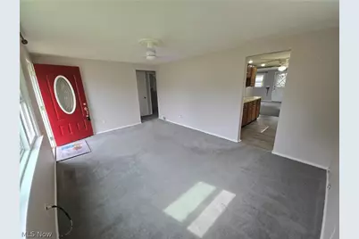 3054 Sterling Road, Lorain, OH 44052 - Photo 3