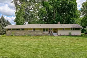 919 Robinson Ave, Barberton, OH 44203 - Photo 1