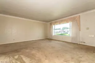 73 E Parkleigh Dr, Green Hills, OH 44131 - Photo 5