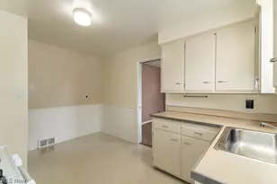 595 Dickerson Rd, Willowick, OH 44095 - Photo 7