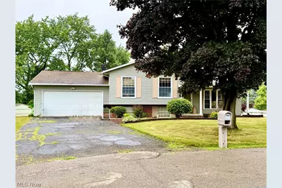 1052 Pheasant Grove Avenue NW, Massillon, OH 44646 - Photo 1
