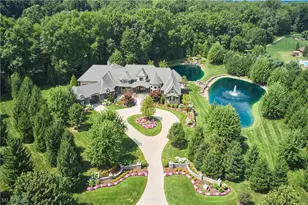520 Arbor Falls Dr, Sharon, OH 44281 - Photo 3