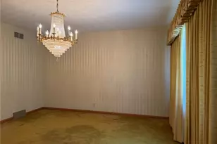 7421 W Parkside Dr, Youngstown, OH 44512 - Photo 7