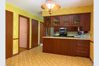 7421 W Parkside Drive, Youngstown, OH 44512 - Photo 11