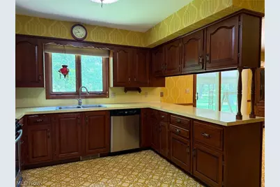7421 W Parkside Drive, Youngstown, OH 44512 - Photo 9