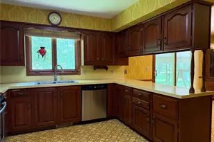 7421 W Parkside Dr, Youngstown, OH 44512 - Photo 9