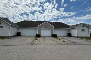 15 Town Square Blvd, Columbiana, OH 44408 - Photo 3