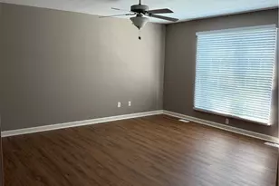 15 Town Square Blvd, Columbiana, OH 44408 - Photo 9