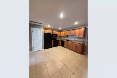 15 Town Square Boulevard, Columbiana, OH 44408 - Photo 11