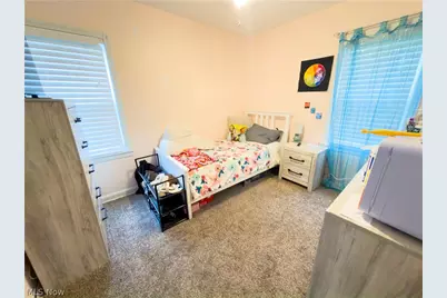 220 E 327th Street, Willowick, OH 44095 - Photo 9