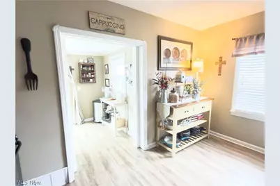 220 E 327th Street, Willowick, OH 44095 - Photo 5