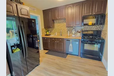 220 E 327th Street, Willowick, OH 44095 - Photo 15