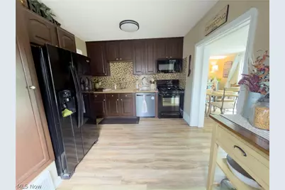 220 E 327th Street, Willowick, OH 44095 - Photo 29