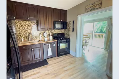 220 E 327th Street, Willowick, OH 44095 - Photo 3