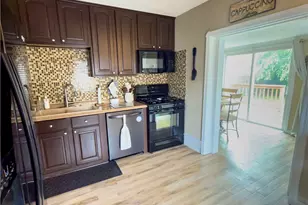 220 E 327th St, Willowick, OH 44095 - Photo 3