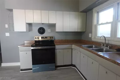 734 Main Street, Bridgeport, OH 43912 - Photo 5