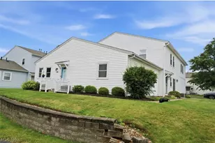 2549 Royal County Down, Uniontown, OH 44685 - Photo 3