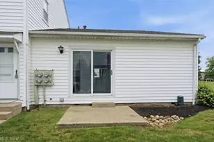 2549 Royal County Down, Uniontown, OH 44685 - Photo 5