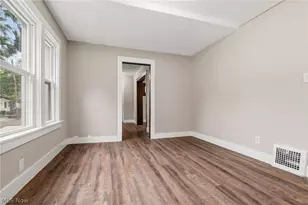 678 Essex St, Akron, OH 44306 - Photo 9