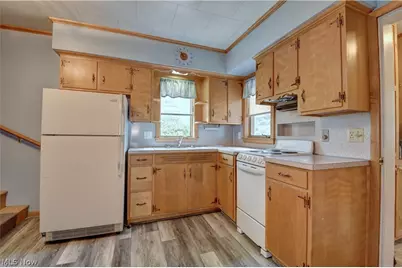 305 Main Street W, Beach City, OH 44608 - Photo 9