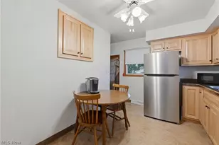 404 Elizabeth St, Hubbard, OH 44425 - Photo 9