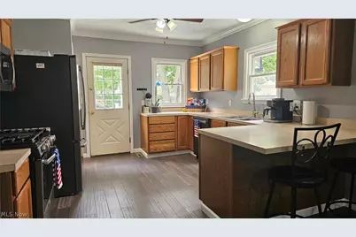 667 Essex Street, Akron, OH 44306 - Photo 7