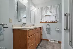 2704 Lyman Dr, New Franklin, OH 44216 - Photo 19