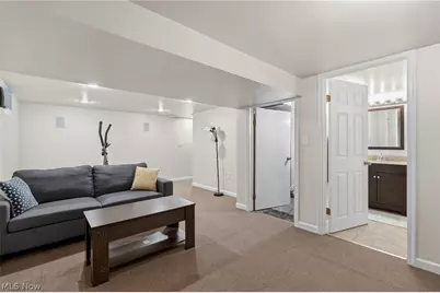 19230 Scottsdale Boulevard, Huber Heights, OH 44122 - Photo 5