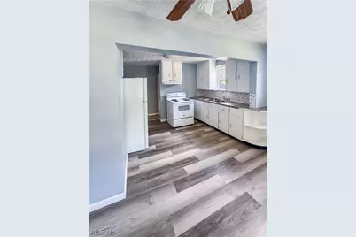2041 13th Street SW, Akron, OH 44314 - Photo 3