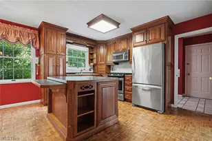 2692 Foxwood Dr, Akron, OH 44333 - Photo 9