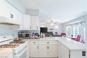 1347 Sharonbrook Dr, Twinsburg, OH 44087 - Photo 9