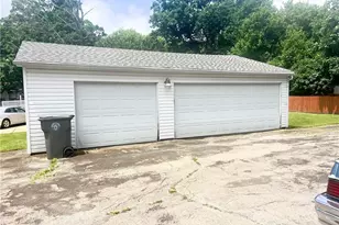 180 Clarencedale Ave, Youngstown, OH 44512 - Photo 3