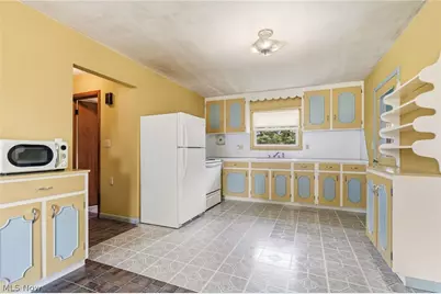 9864 Louisville Street NE, Louisville, OH 44710 - Photo 15