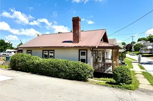 216 N Broadway St, Barnesville, OH 43713 - Photo 3