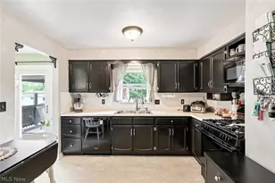 4633 Barrington Dr, Austintown, OH 44515 - Photo 5