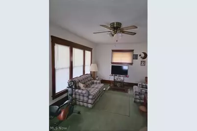 966 W Hopocan Avenue, Barberton, OH 44203 - Photo 3