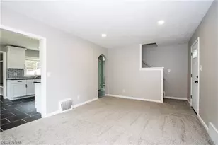407 Oxford Ave, Akron, OH 44310 - Photo 9