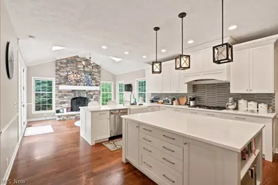 8320 Woodberry Boulevard, Chagrin Falls, OH 44023 - Photo 3